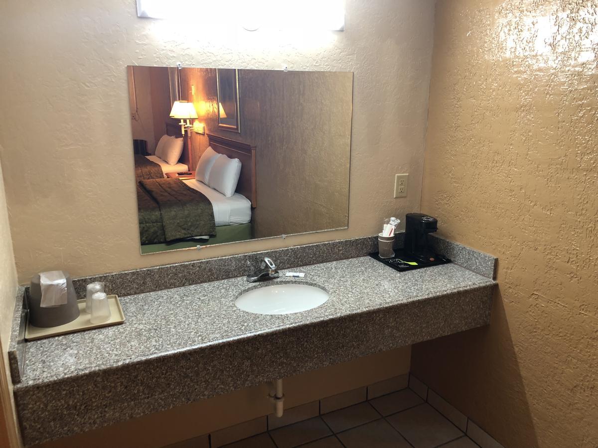 Deluxe Inn ロートン エクステリア 写真