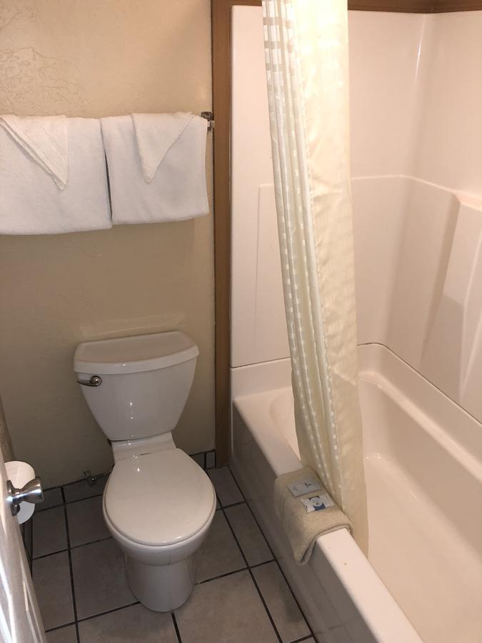 Deluxe Inn ロートン エクステリア 写真