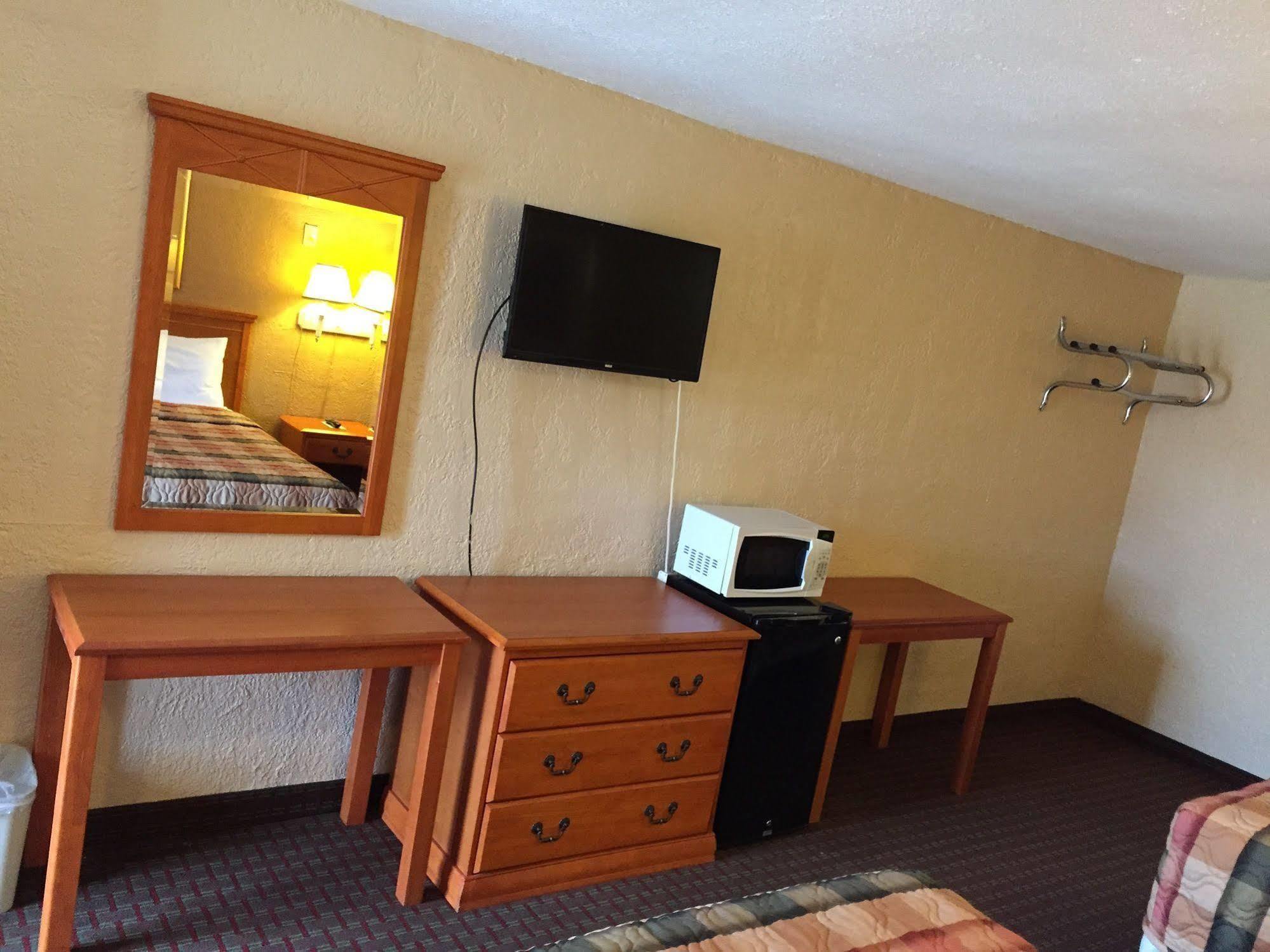 Deluxe Inn ロートン エクステリア 写真