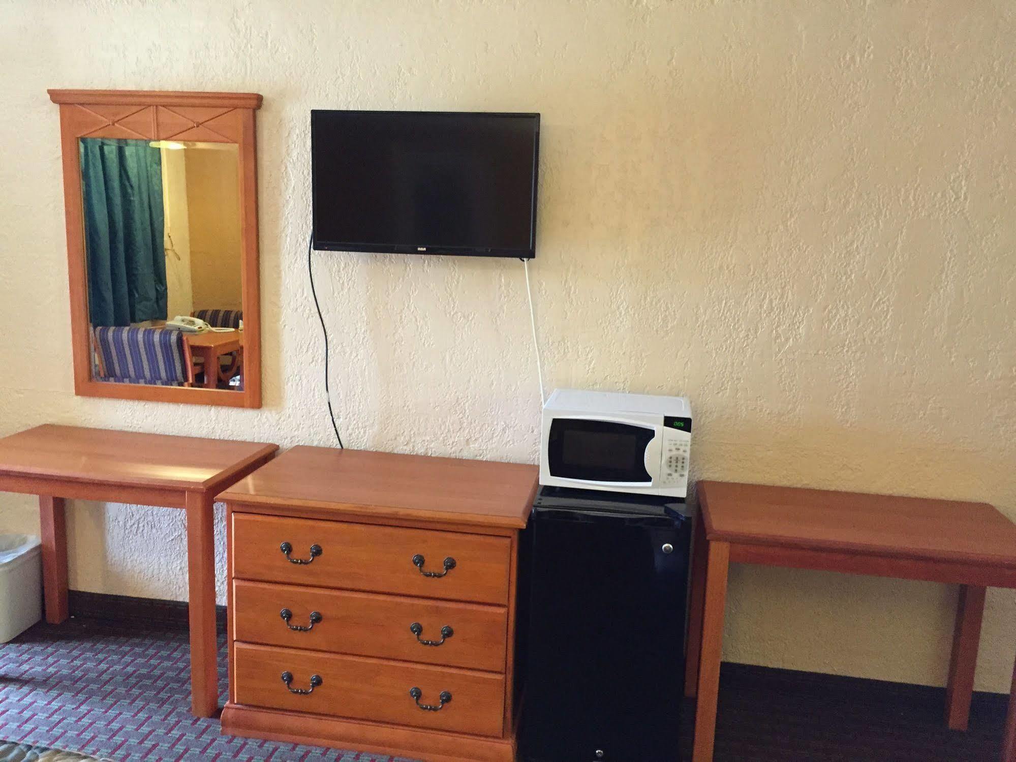Deluxe Inn ロートン エクステリア 写真